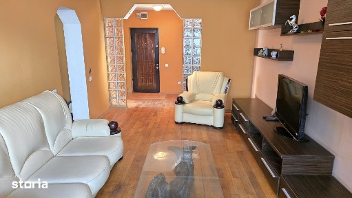 Inchiriez apartament 2 camere Deva, parter, str. Zamfirescu, mobilat