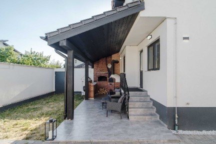 Casă 5 camere, 4 băi, parcare, zona ultracentrală Alba Iulia