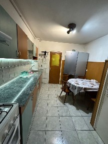 De închiriat: Apartament 3 camere, 2 băi,2 balcoane etaj 2 - Cartier Vasile Aron (Direct Proprietar)