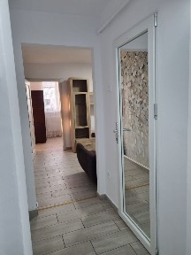 3 camere | Renovat complet | Mobilat & utilat | Lângă Colegiul „Mihail Sadoveanu” | Pod pe toată suprafața