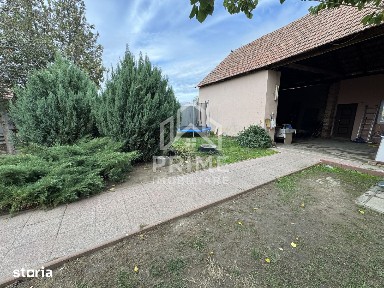 Casa de vanzare in Totoi | 2 Anexe si Teren Generos