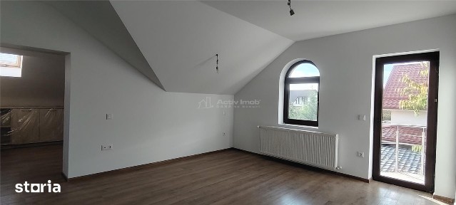 Casa, cocheta, situata pe o strada privata in Paulesti