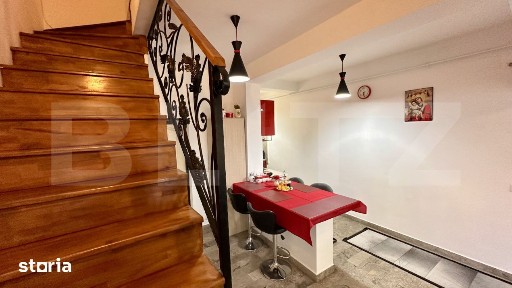 Casa cu 3 camere si 2 bai, curte comuna, centrala pe gaz, ultracentral