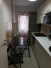 Închiriez apartament cu 3 camere