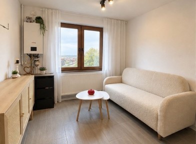 SCHIMB Garsoniera in Avrig cu teren!