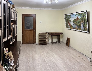 Apartament 3 camere decomandat, parter, boxă, zona 5 Calarasi