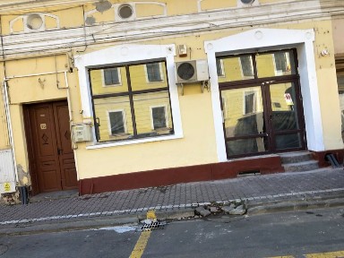 Proprietar vand casa ultracentral Oradea, langa primarie, intrare direct din strada, formata din 3 apartamente, 122 mp, gaz, investitie TOP