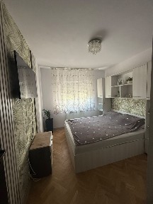 Apartament cu 3 camere decomandat - zona Rogerius