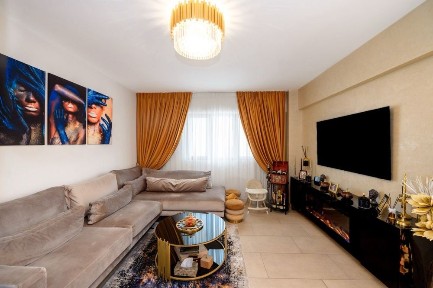 Penthouse cu terasă panoramică spre Lacul Ostroveni - mobilat, încălzire în pardoseală
