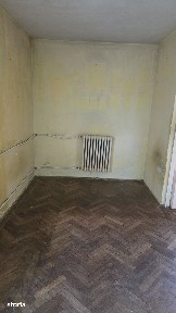 Apartament 2 camere, balcon, etaj 2/4,Inel II