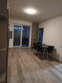 Închiriez apartament cu 2 camere