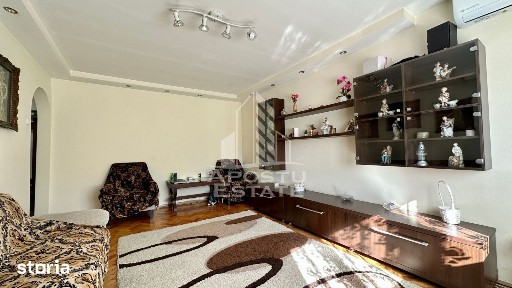 Apartament de vanzare cu 3 camere, decomandat, zona Soarelui
