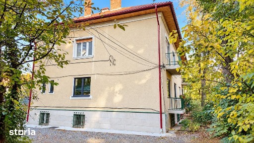 Liniste si intimitate in zona centrala-Apartament in vila, garaj, de