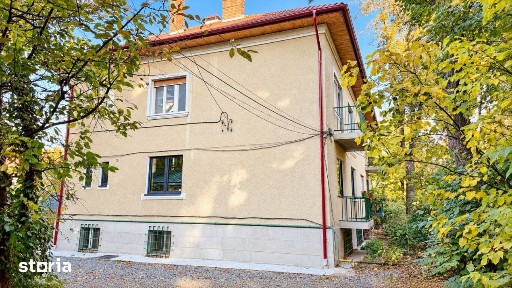 Liniste si intimitate in zona centrala-Apartament in vila, garaj+dem