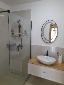 Dau în chirie apartament două camere !