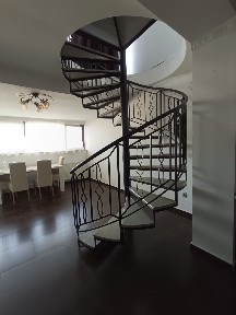 Dau in chirie apartament tip penthouse