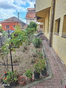 Casa de vanzare, 395 mp, zona Cotu Mic