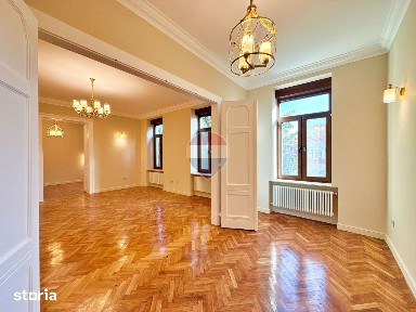De vânzare apartament cu 3 camere, în centrul Aradului