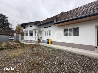 Casa cu potential de investite 8 camere 392 mpu teren 5724 m Gura Vaii
