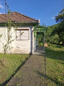 Vând casă în satul Iod, comuna Răstolița