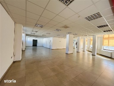 Spatiu comercial, 876 mp utili, 10 parcari, Piata Cluj