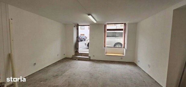Inchiriez spatiu comercial situat in zona centrului vechi, 20m