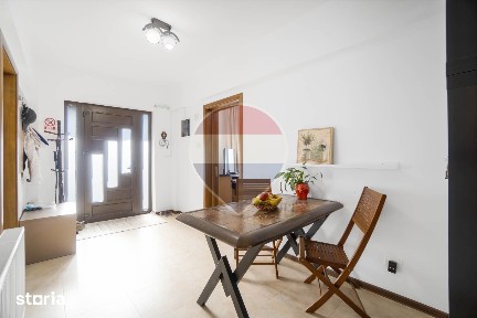 Vilă în Bușteni/Valea Albă/12 camere/12băi/teren 900