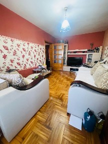 Apartament cu 3 camere decomandat zona Nufarul