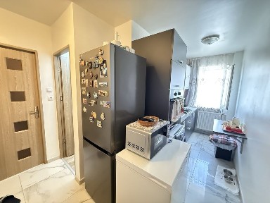 Apartament cu doua camere, zona Velenta