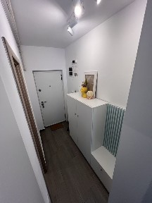 Apartament 2 camere, curte proprie + loc de parcare, mobilat si utilat, bloc 2020