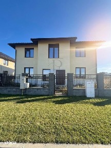 Oferta speciala: Jumatate de duplex cu doua apartamente (Parter + Etaj
