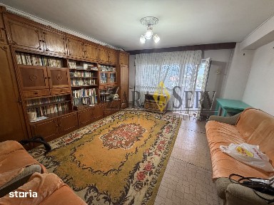 Vanzare apartament 3 camere decomandat - Zona Traian, - 99.000 euro