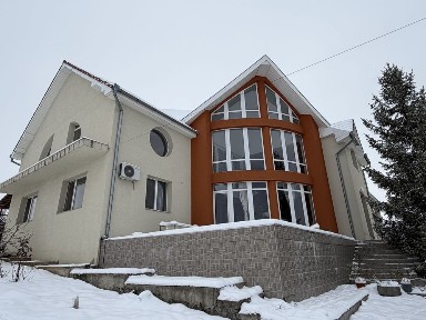 Vand Casa Zona De Dealuri