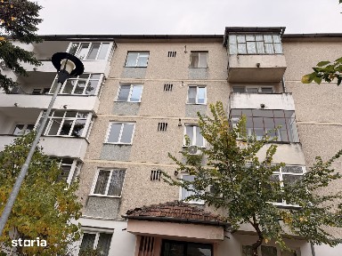 Apartament 2 camere, decomandat balcon, zona Mihai Viteazu.