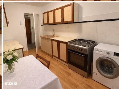 Apartament cu 3 camere, 2 balcoane, pivnita si garaj in Plopilor Vechi