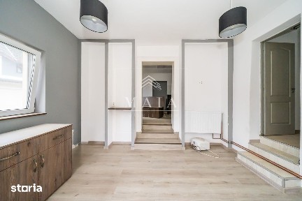 Casa individuala, 4 camere, în centrul satului Rasinari