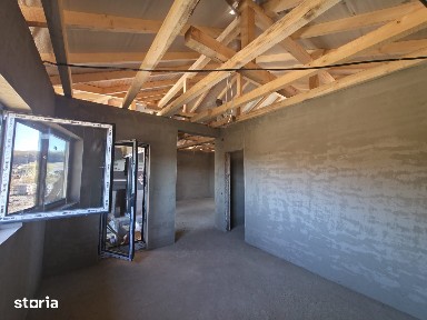 Casa la cheie, gard + panouri, 4 camere, teren 650 mp, com Livezeni
