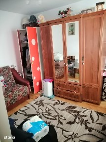 Apartament la parter cu balcon pretabil locuit/birou