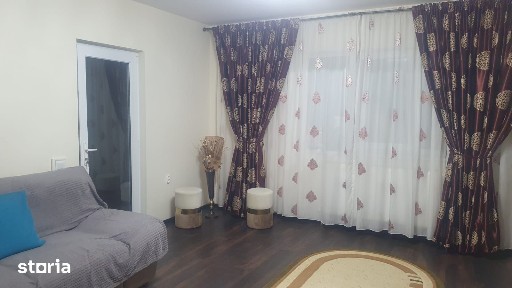 Casă cu 4 camere de închiriat în Medeea