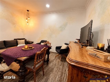 Resedinta Art Nouveau in inima orasului: Corp de casa cu o mica curtic