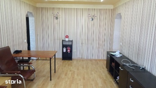 Inchiriez apartament 3 camere in Deva, zona Scarisoara, etaj 2