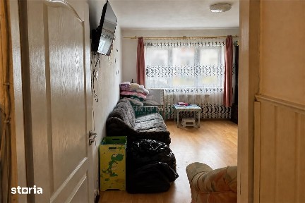 Apartament 2 camere decomandat si balcon zona Vasile Aaron