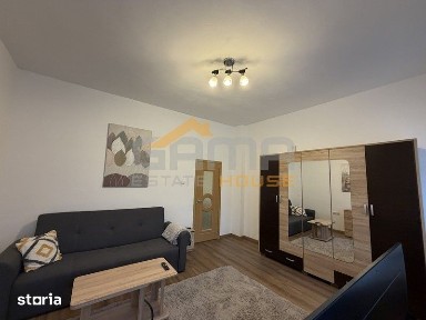 Apartament la casa, 1 camera, curte comuna cu acces auto, Parneava